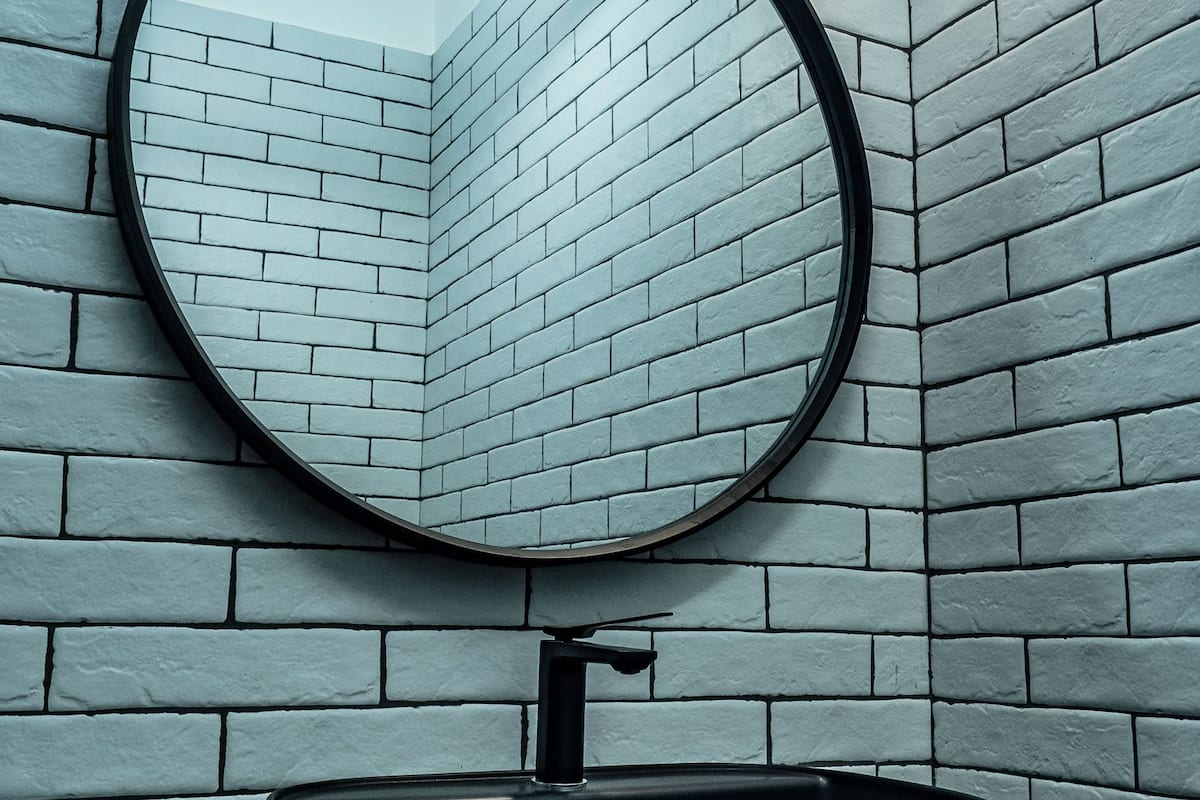 deluxe suite | bathroom | free toiletries, hair dryer, slippers, towels