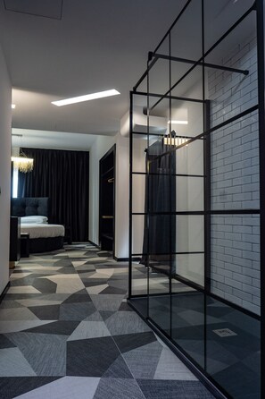 华丽套房 | 高档床上用品、羽绒被、记忆海绵床垫、办公桌