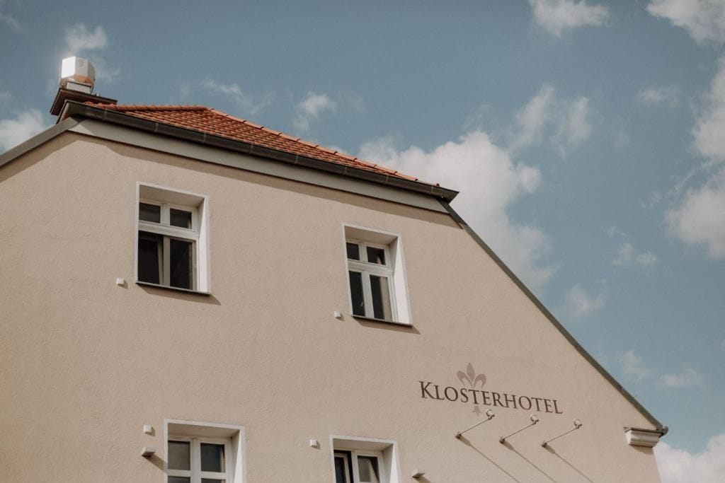 A building with the sign 'Klosterhotel' indicating it is a hotel.
