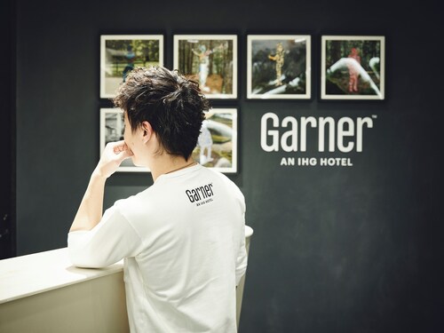 チェックイン / チェックアウト キオスク