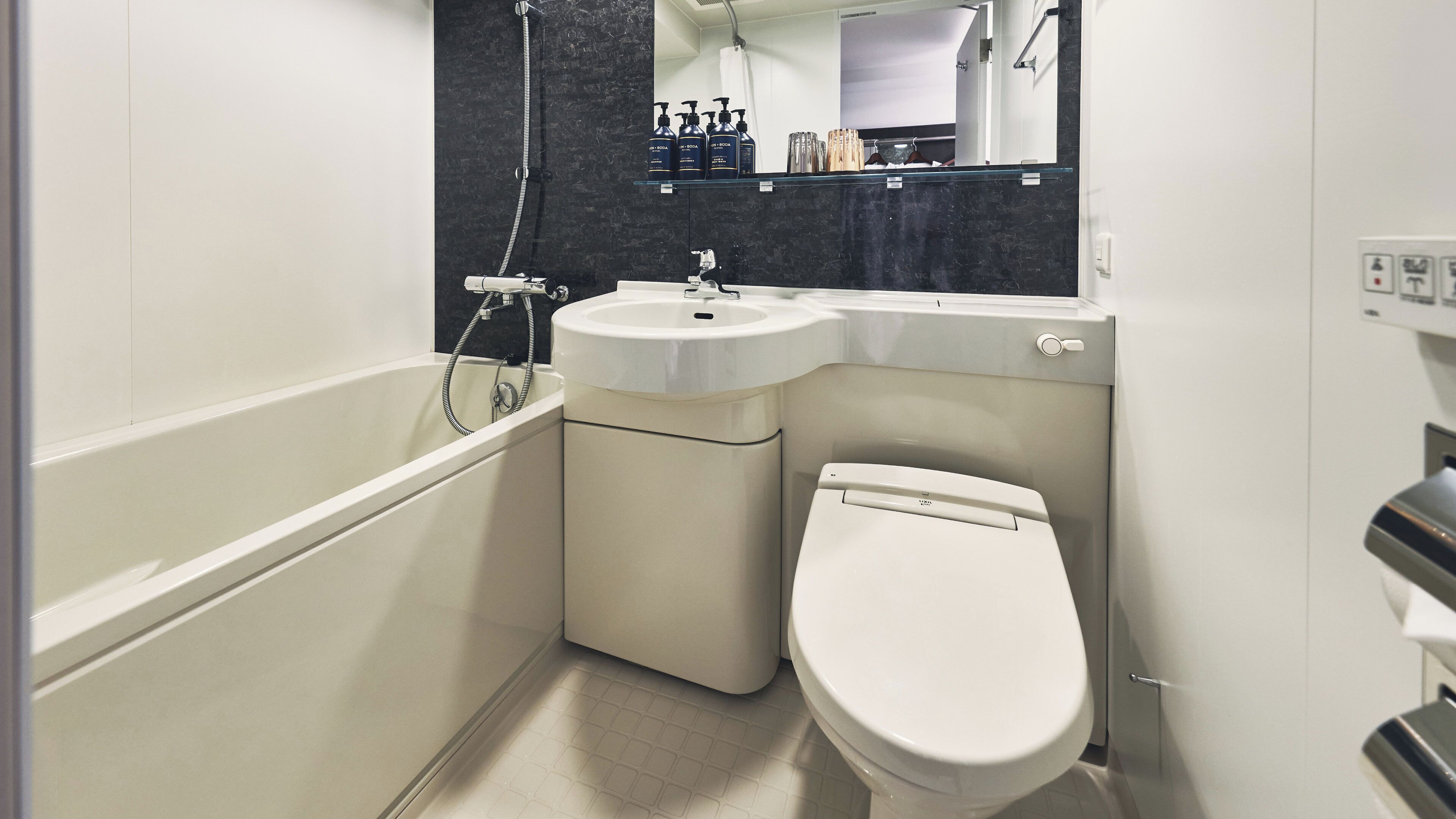 standard room, 1 single bed, accessible | bathroom | combined shower/bathtub, free toiletries, hair dryer, slippers