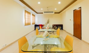 Free daily continental breakfast - Treebo Trip Cynosure Suites (Bengaluru)