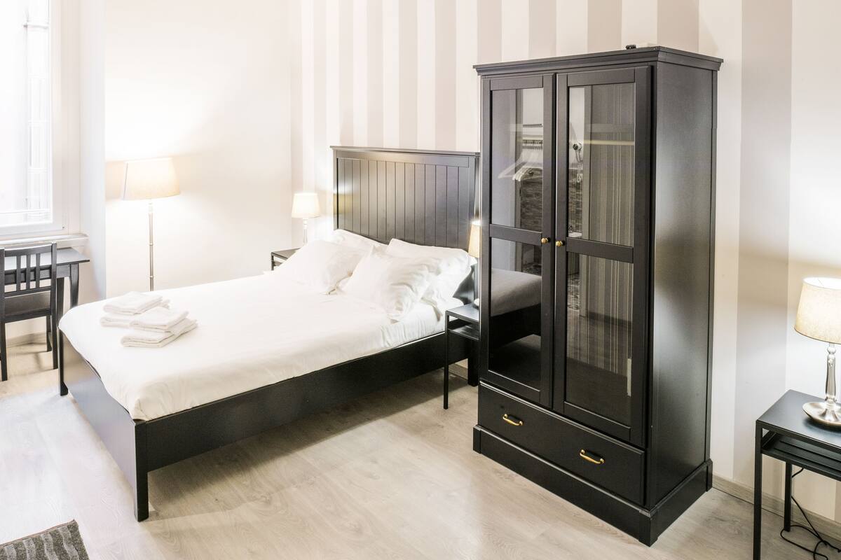 Deluxe Double Room (Venezia) | In-room safe, desk, laptop workspace, soundproofing