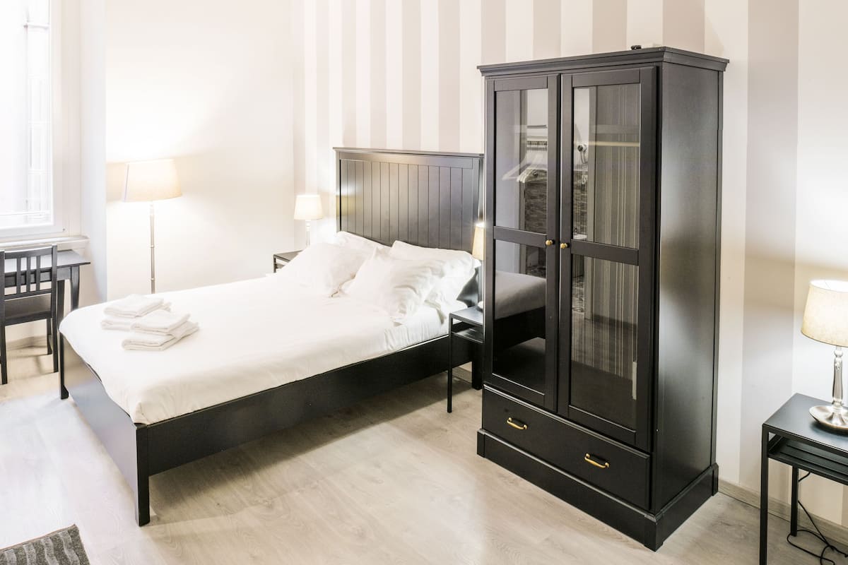 Doppia Deluxe (Venezia) | Una cassaforte in camera, una scrivania, postazione laptop