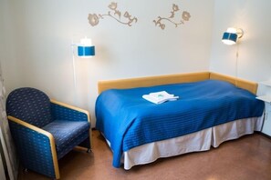 Single Room | Blackout drapes, iron/ironing board, free WiFi - Sikfors Konferens & Fritidsby (Sikfors)