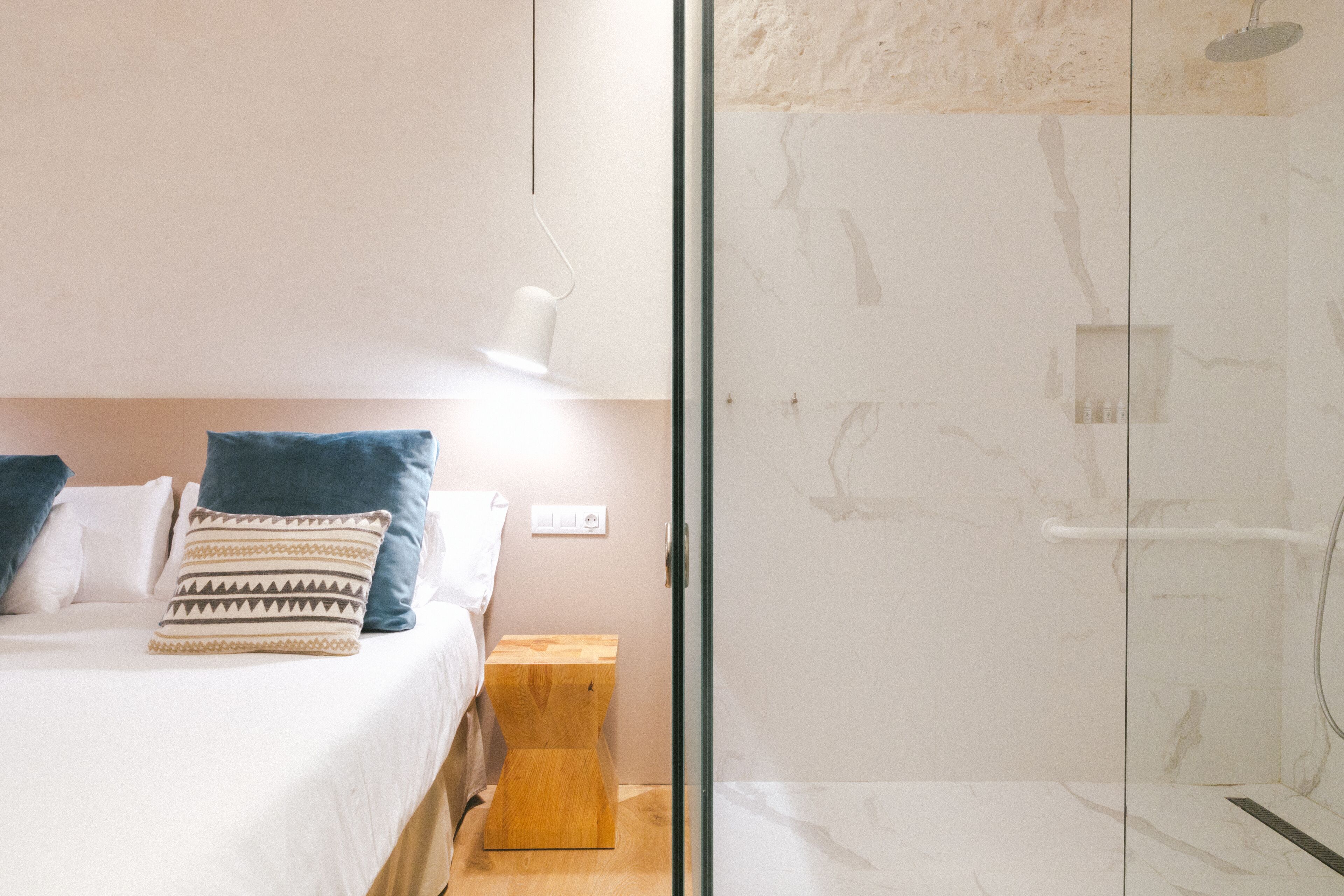 Comfort Economy Interior | Schreibtisch, Verdunkelungsvorhänge, Bügeleisen/Bügelbrett