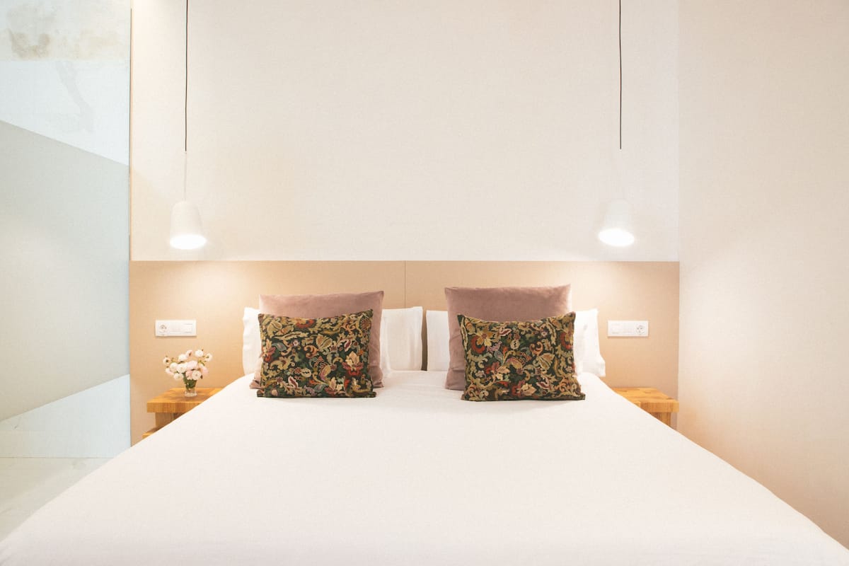 Phòng đôi phong cách cổ điển (Habitación Doble Clásica Exterior) | Bàn, màn/rèm cản sáng, bàn ủi/dụng cụ ủi quần áo