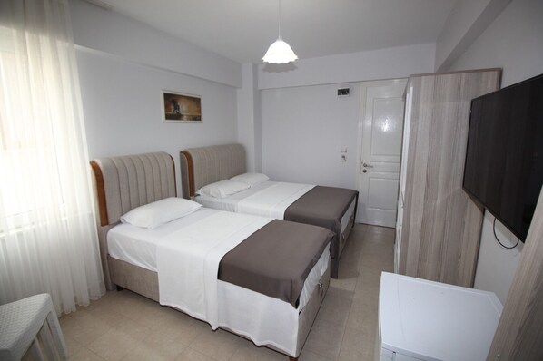 Luxury Triple Room | Desk, free WiFi, bed sheets - Pegasus Motel (Marmara)