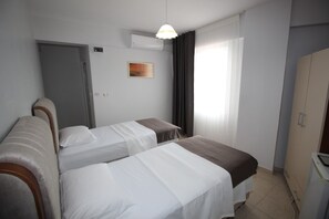 Standard Twin Room | Desk, free WiFi, bed sheets - Pegasus Motel (Marmara)