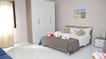 Triple Room | Minibar, desk, iron/ironing board, free WiFi