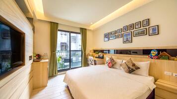 Minibar, Zimmersafe, Schreibtisch, Verdunkelungsvorhänge