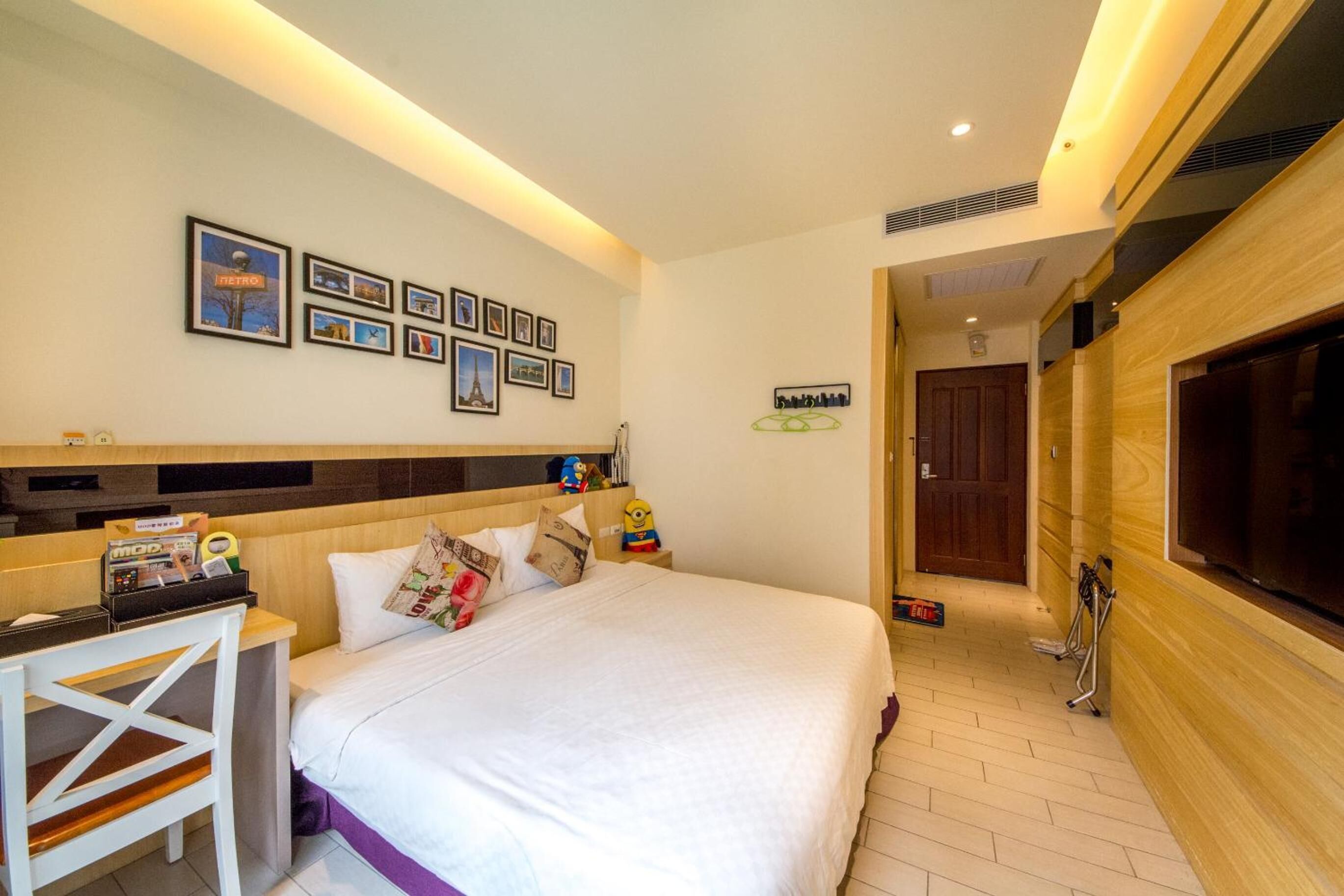 迷你吧、房內夾萬、書桌、遮光窗簾/窗簾