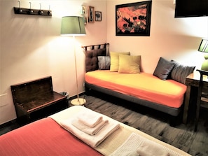 Chambre double (Gialla) | Minibar, bureau, accès au Wi-Fi (inclus)