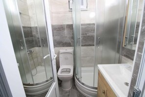 Deluxe Twin Room | Bathroom | Shower, free toiletries, hair dryer, slippers - Pegasus Prestij (Marmara)