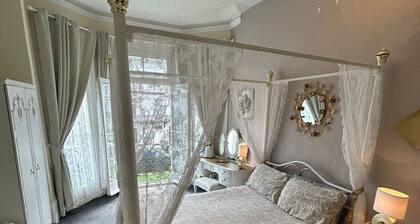 The little emily - Room only