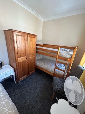 Family Room, Multiple Beds