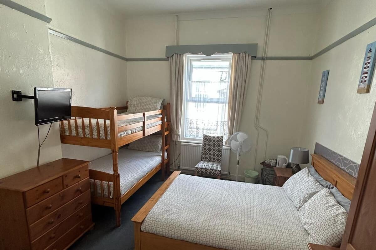 Habitación familiar, varias camas | Camas supletorias y wifi gratis