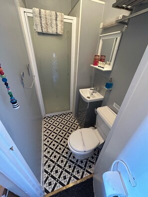 Standard Double Room, 1 Double Bed | Bathroom | Shower - The little emily - Room only (Great Yarmouth)