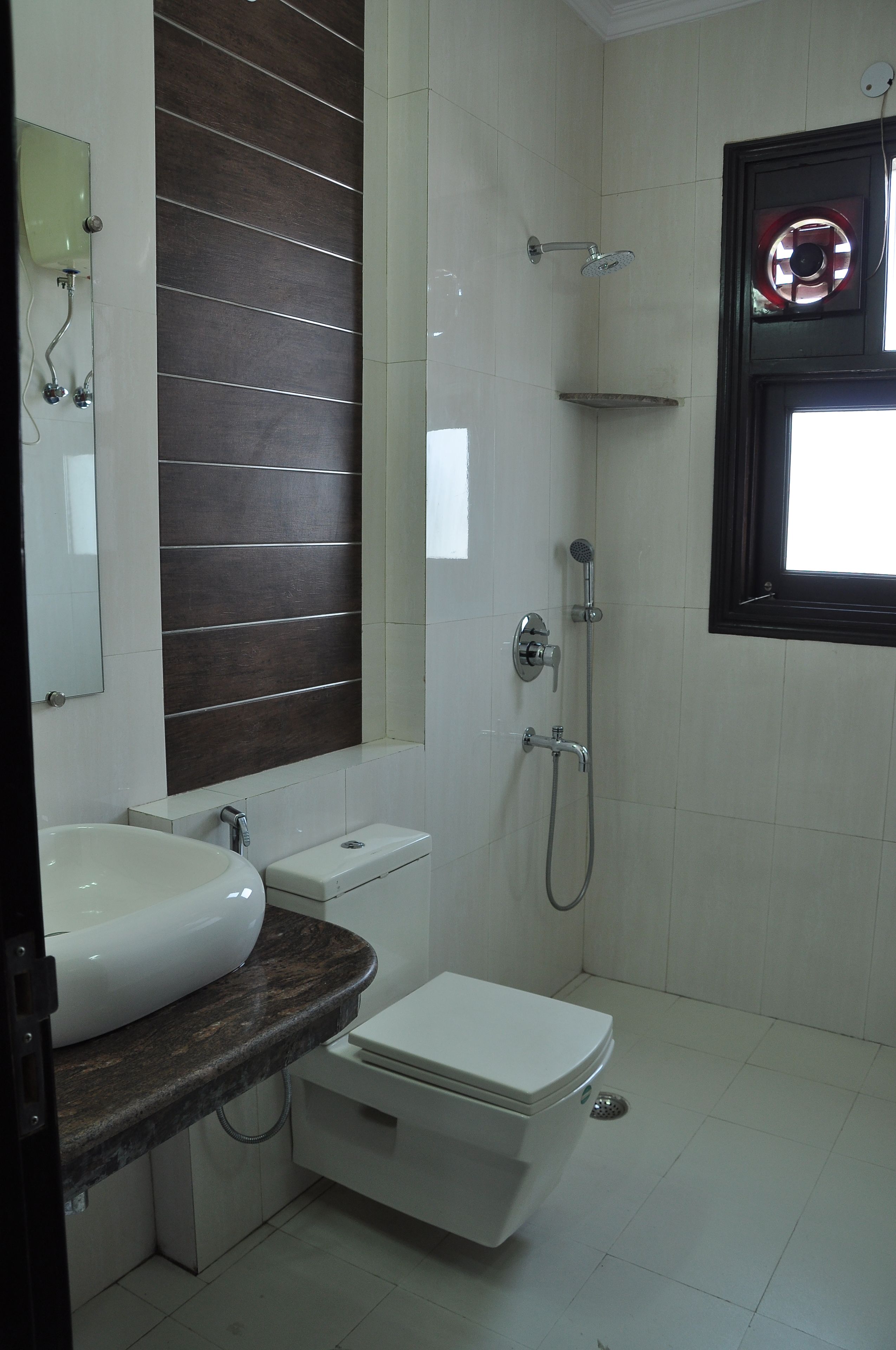 Superior Room, Balcony, City View | Bathroom | Shower, free toiletries, towels