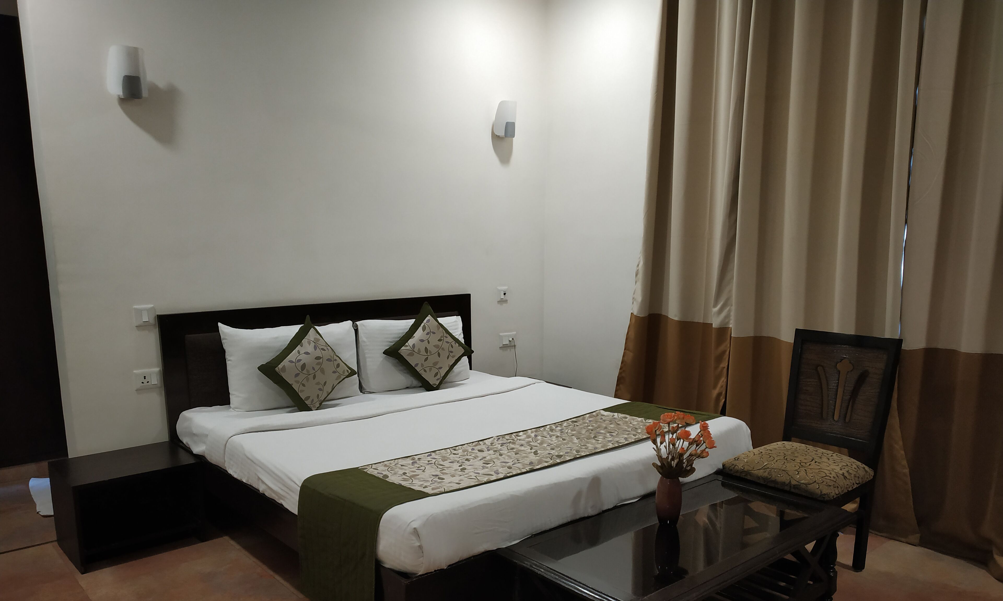 Egyptian cotton sheets, premium bedding, desk, laptop workspace