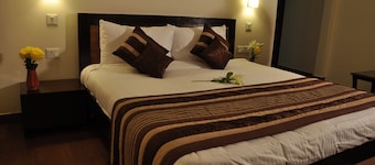 Golden Palm Suites