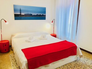 3 habitaciones, cubrecamas, tabla de planchar con plancha y wifi gratis 