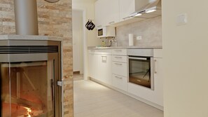 Kühlschrank, Mikrowelle, Ofen, Geschirrspüler