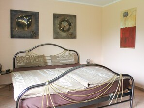 6 slaapkamers, een strijkplank/strijkijzer, gratis wifi