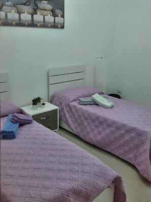 Down duvets, in-room safe, desk, rollaway beds - Bed and Breakfast Ocurniciell (Naples)