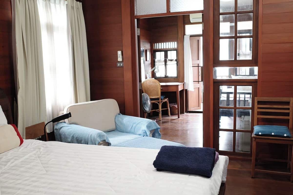 Desk, free WiFi, bed sheets