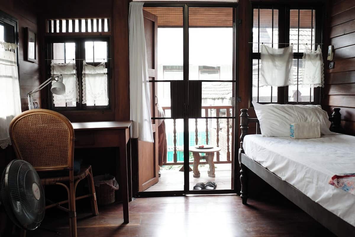 Desk, free WiFi, bed sheets