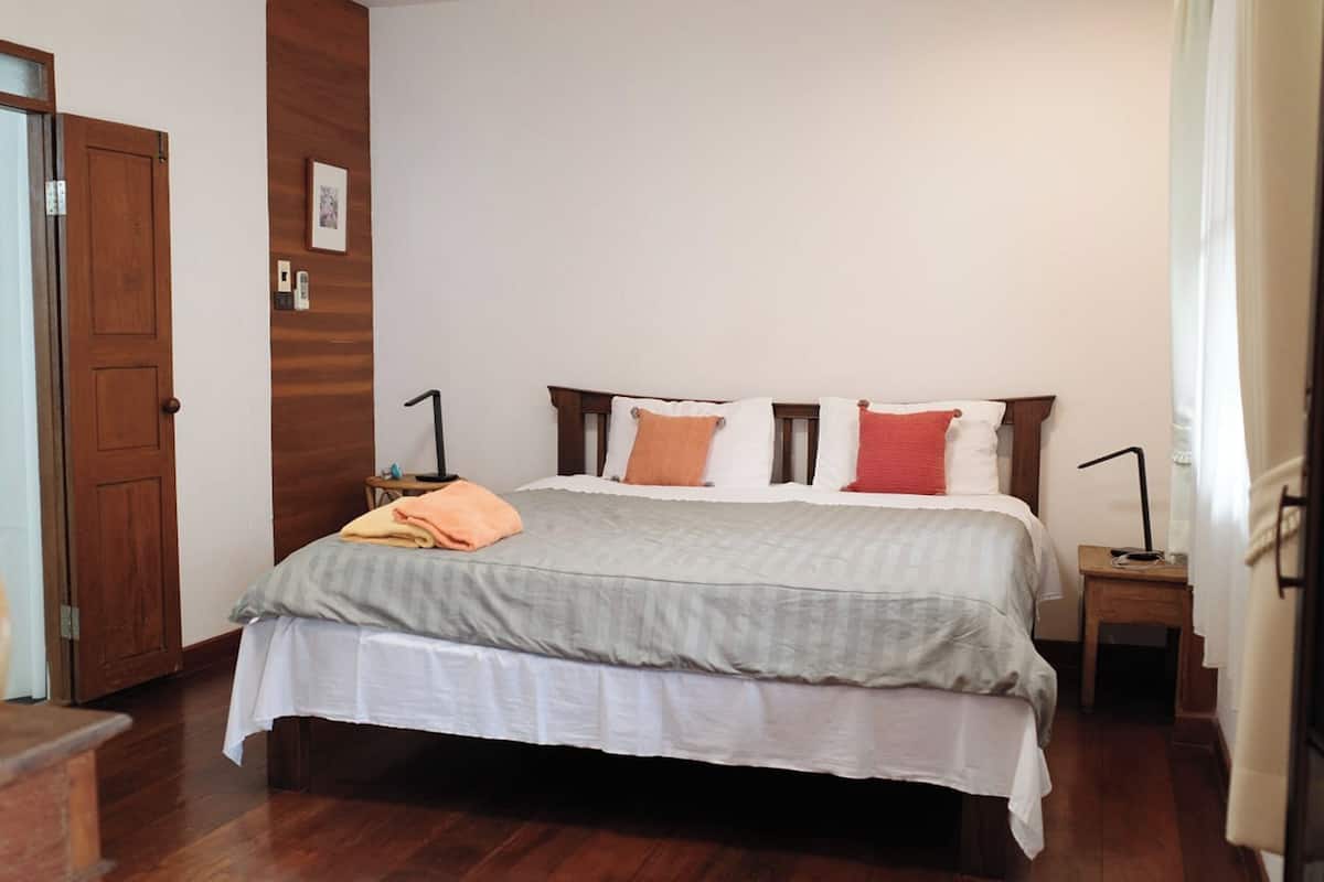 Desk, free WiFi, bed sheets