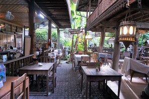 Khu ăn uống