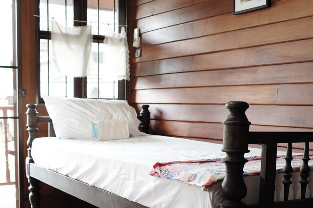 Desk, free WiFi, bed sheets