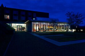 Front of property – evening/night - Collegium Glashütten GmbH (Glashuetten)