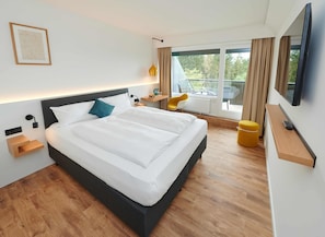 Premium Double Room | Premium bedding, in-room safe, desk, laptop workspace