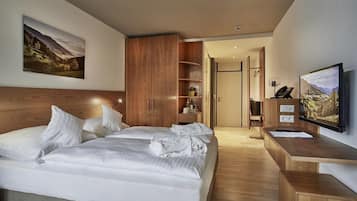 In-room safe, desk, cribs/infant beds, bed sheets