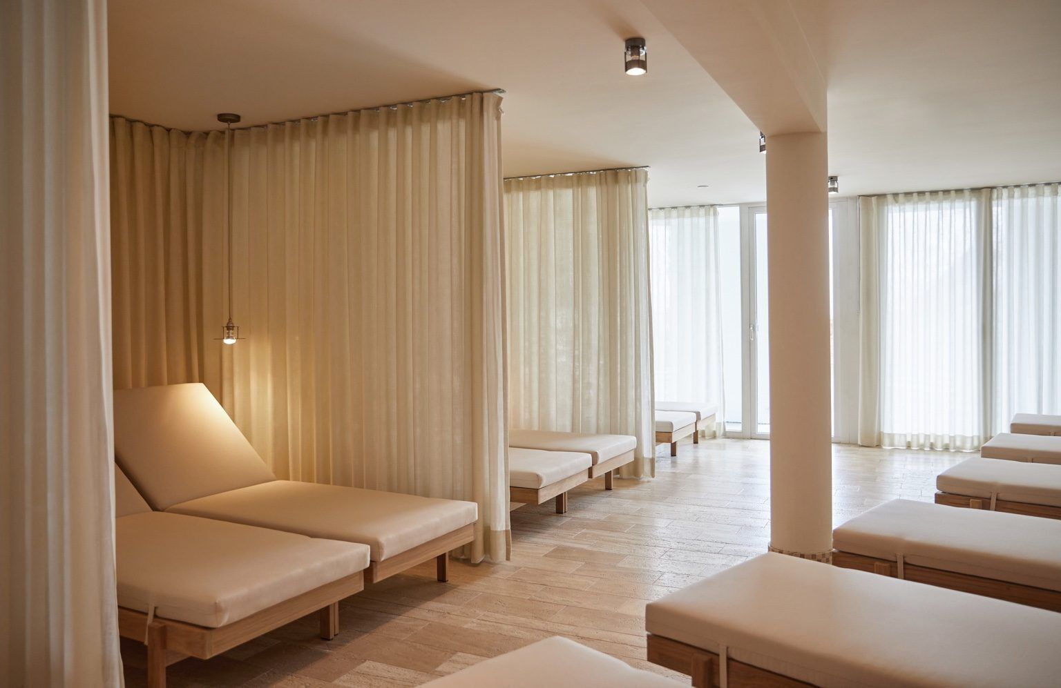 Couples treatment room(s), sauna, steam room, body treatments