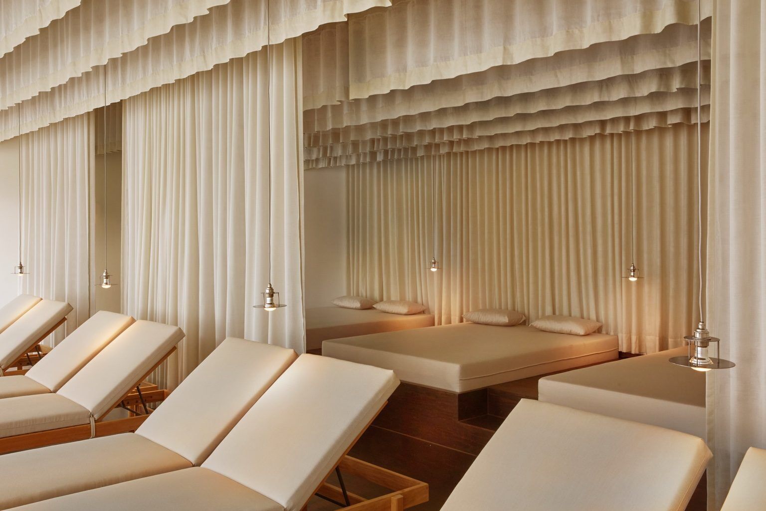 Couples treatment room(s), sauna, steam room, body treatments