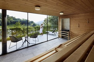 Couples treatment rooms, sauna, steam room, body treatments