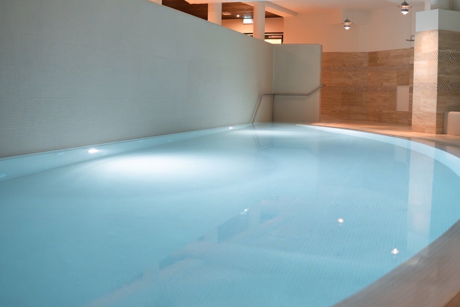 Schwimmbecken