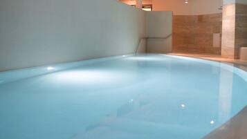 Schwimmbecken