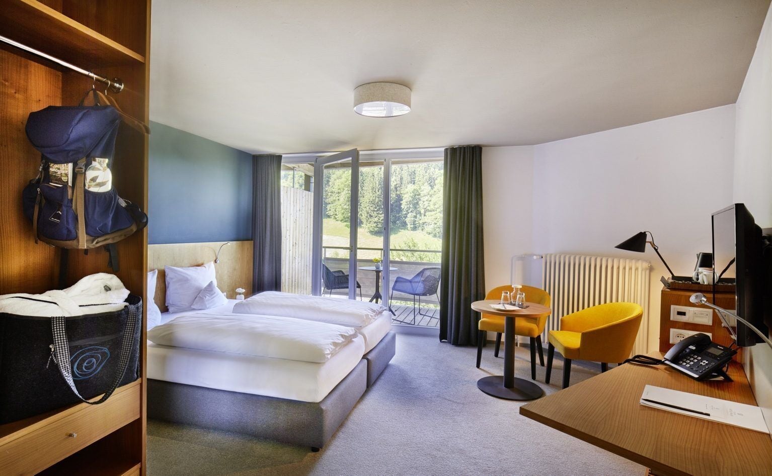 Deluxe Double Room | In-room safe, desk, cribs/infant beds, bed sheets