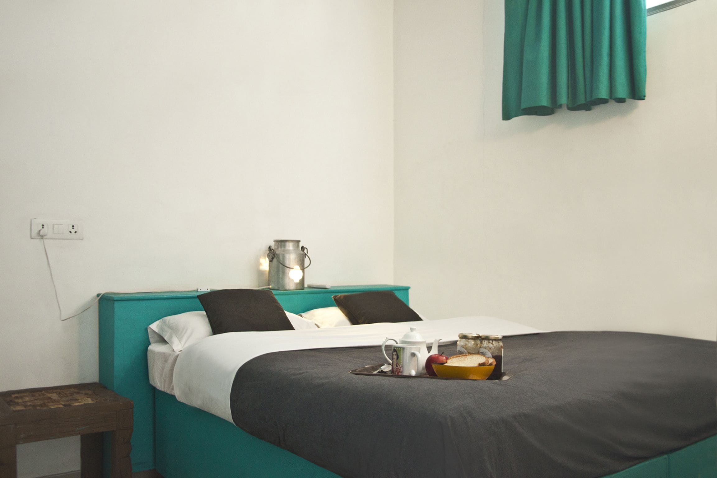 Photo - Bed & Chai