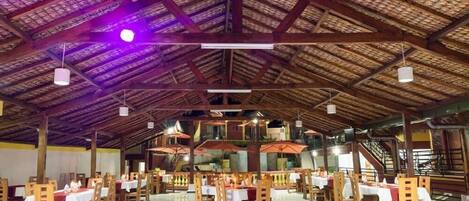 Breakfast, lunch, dinner served; local and international cuisine