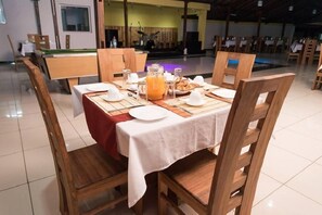 Breakfast, lunch, dinner served; local and international cuisine 