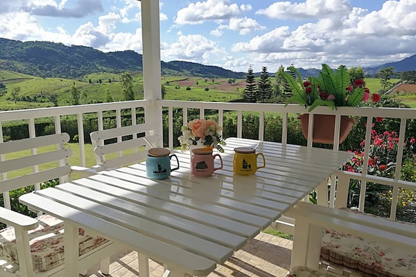 The Cottage | 2 bedrooms, free minibar items, free WiFi, bed sheets