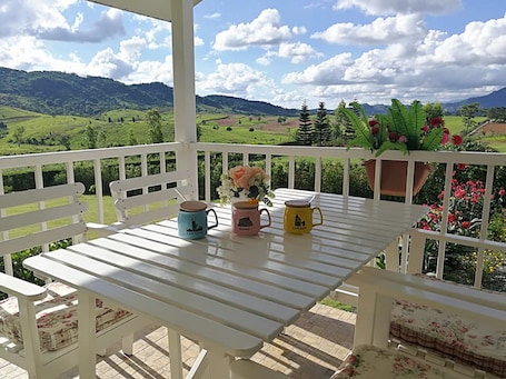 The Cottage | 2 bedrooms, free minibar items, free WiFi, bed sheets