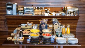 Petit déjeuner continental servi tous les jours en supplément