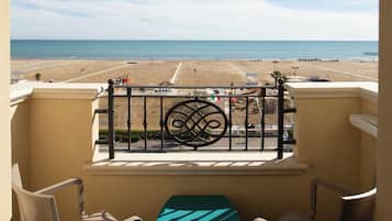 Royal Triple Room | Terrace/patio